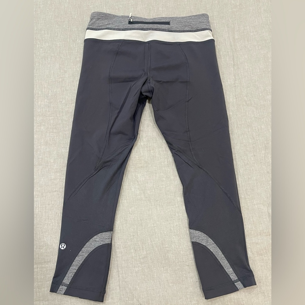 Lululemon Run: Crop II Leggings – Gray / White – Size 6